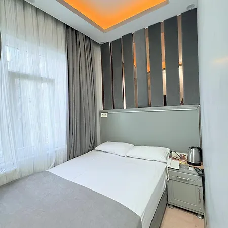 Hotel Crowned 2*